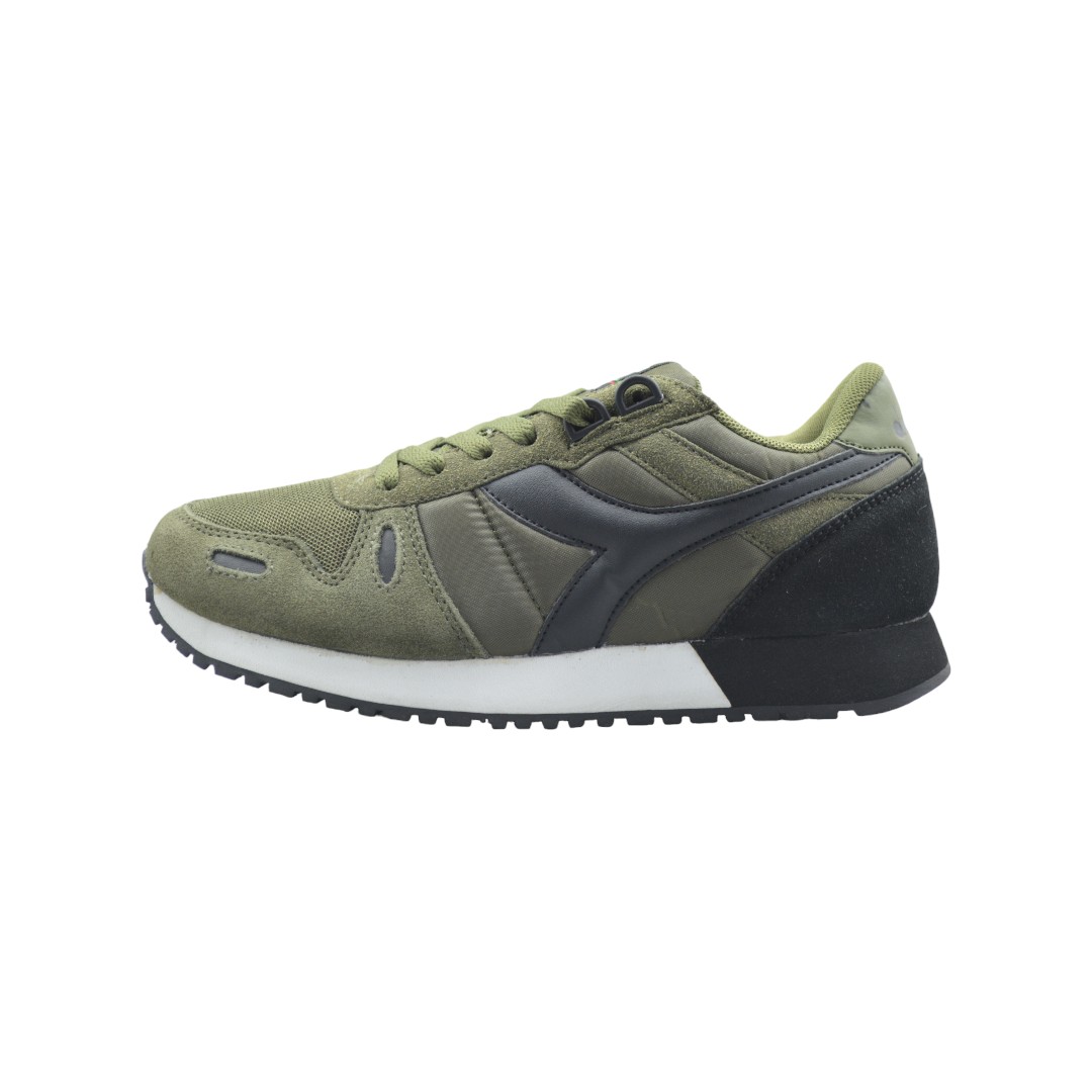  Articulo 1973<br>ZAPATILLA DEPORTIVA 35/45 – DESTRA<br>Color 087 VERDE MILITAR <br> <span class='titulo_secundario' style='background-color:white;color:black;margin-top:7px; margin-bottom:0px;font-size:20px;'>Precio del Par</span>