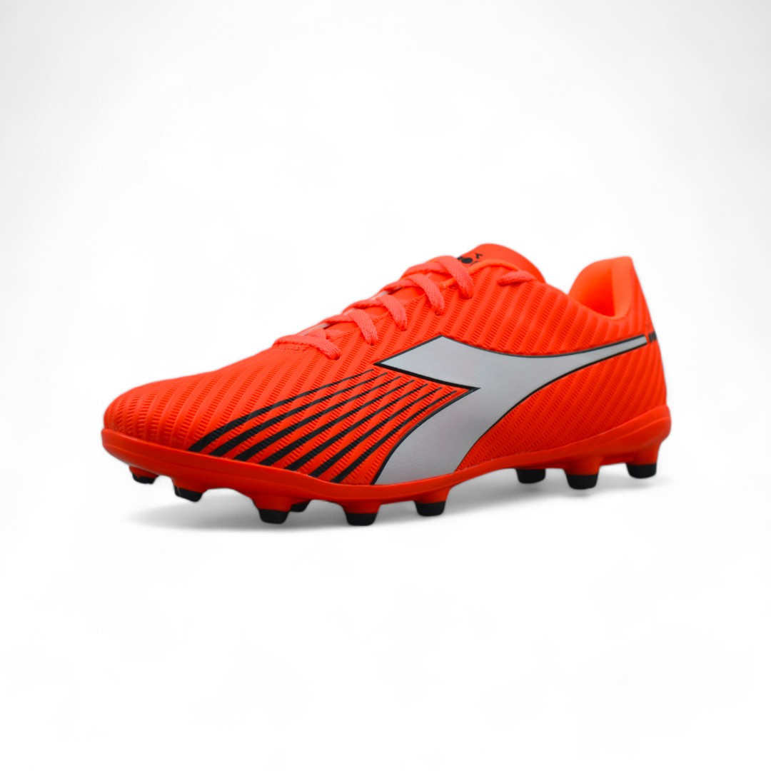 Articulo 2314<br>BOTIN CAMPO – DIADORA – 36/45<br>Color 01345 CORAL/BLANCO/NEGRO <br> <span class='titulo_secundario' style='background-color:white;color:black;margin-top:7px; margin-bottom:0px;font-size:20px;'>Precio del Par</span>