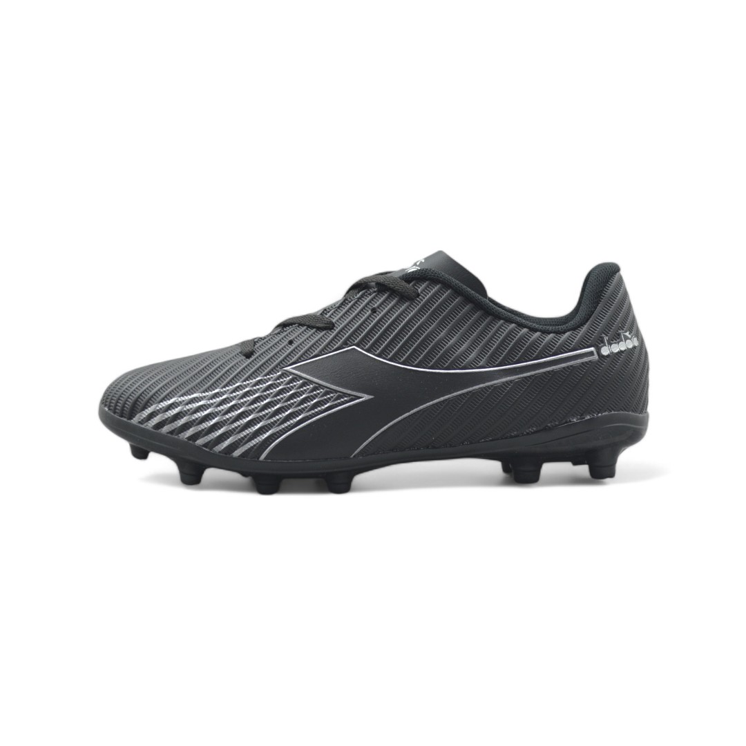 Articulo 2314<br>BOTIN CAMPO – DIADORA – 36/45<br>Color 723 NEGRO / PLATA <br> <span class='titulo_secundario' style='background-color:white;color:black;margin-top:7px; margin-bottom:0px;font-size:20px;'>Precio del Par</span>