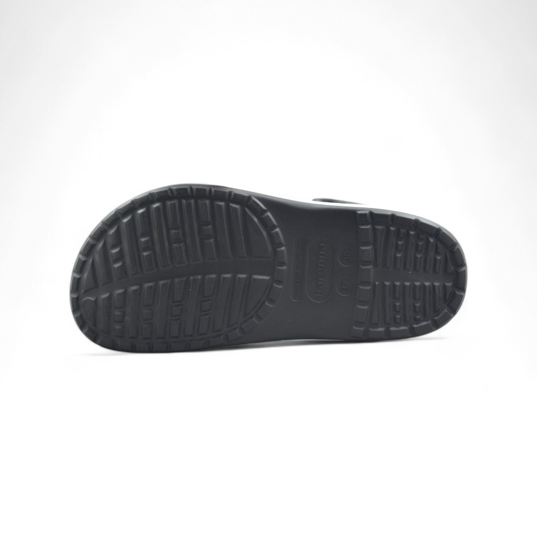 393NEGRO03-Photoroom