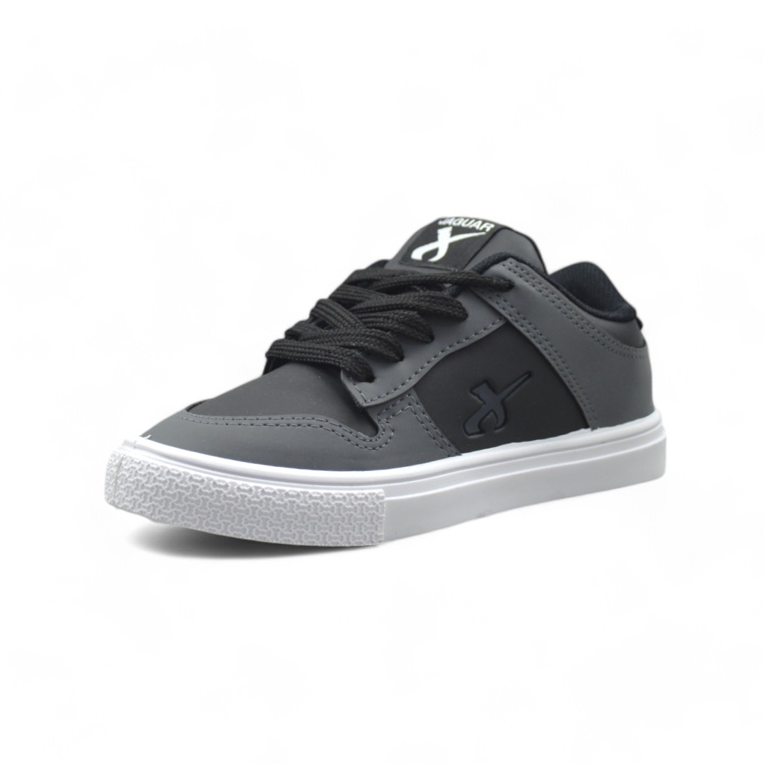 Articulo 2364<br>ZAPATILLA URBANA – JAGUAR – 27/33<br>Color 003 NEGRO / GRIS <br> <span class='titulo_secundario' style='background-color:white;color:black;margin-top:7px; margin-bottom:0px;font-size:20px;'>Precio del Par</span>