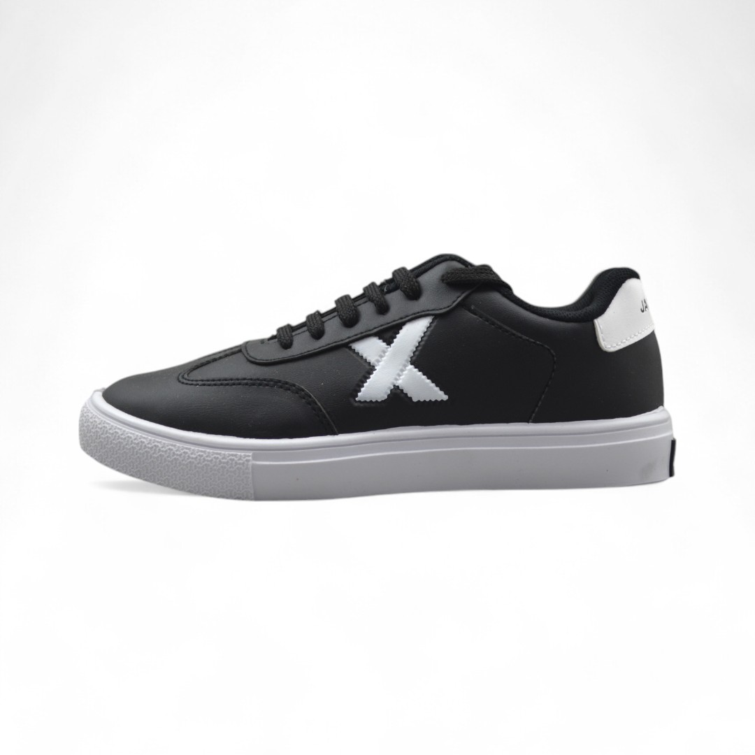  Articulo 2387<br>ZAPATILLA URBANA  – JAGUAR – 34/44<br>Color 001 NEGRO <br> <span class='titulo_secundario' style='background-color:white;color:black;margin-top:7px; margin-bottom:0px;font-size:20px;'>Precio del Par</span>