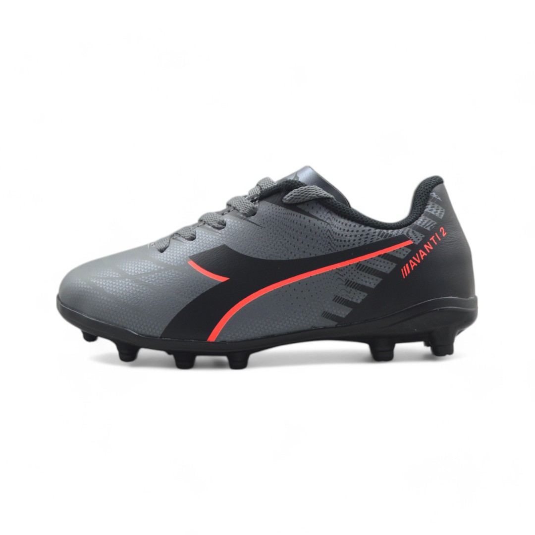 Articulo 2390<br>BOTIN CAMPO – DIADORA – 29/34<br>Color 01400 GRAFITO/CORAL/NEGRO <br> <span class='titulo_secundario' style='background-color:white;color:black;margin-top:7px; margin-bottom:0px;font-size:20px;'>Precio del Par</span>