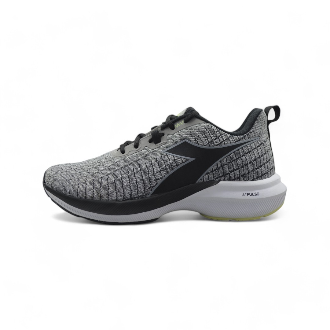 Articulo 2056<br>ZAPATILLA DEPORTIVA – DIADORA – 36/45 <br>Color 066 GRIS / NEGRO <br> <span class='titulo_secundario' style='background-color:white;color:black;margin-top:7px; margin-bottom:0px;font-size:20px;'>Precio del Par</span>