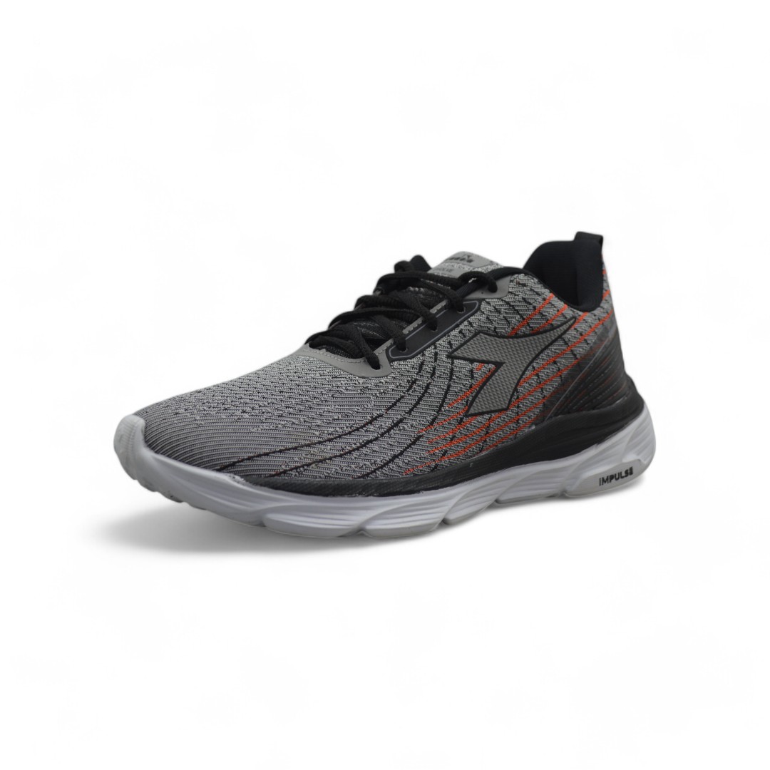 Articulo 2118<br>ZAPATILLA DEPORTIVA – DIADORA – 36/40 <br>Color 01078 GRIS / NARANJA <br> <span class='titulo_secundario' style='background-color:white;color:black;margin-top:7px; margin-bottom:0px;font-size:20px;'>Precio del Par</span>