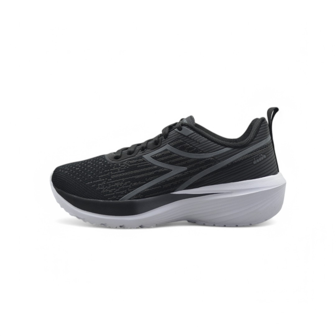 Articulo 2464<br>ZAPATILLA DEPORTIVA – DIADORA – 36/44<br>Color 008 NEGRO / BLANCO <br> <span class='titulo_secundario' style='background-color:white;color:black;margin-top:7px; margin-bottom:0px;font-size:20px;'>Precio del Par</span>