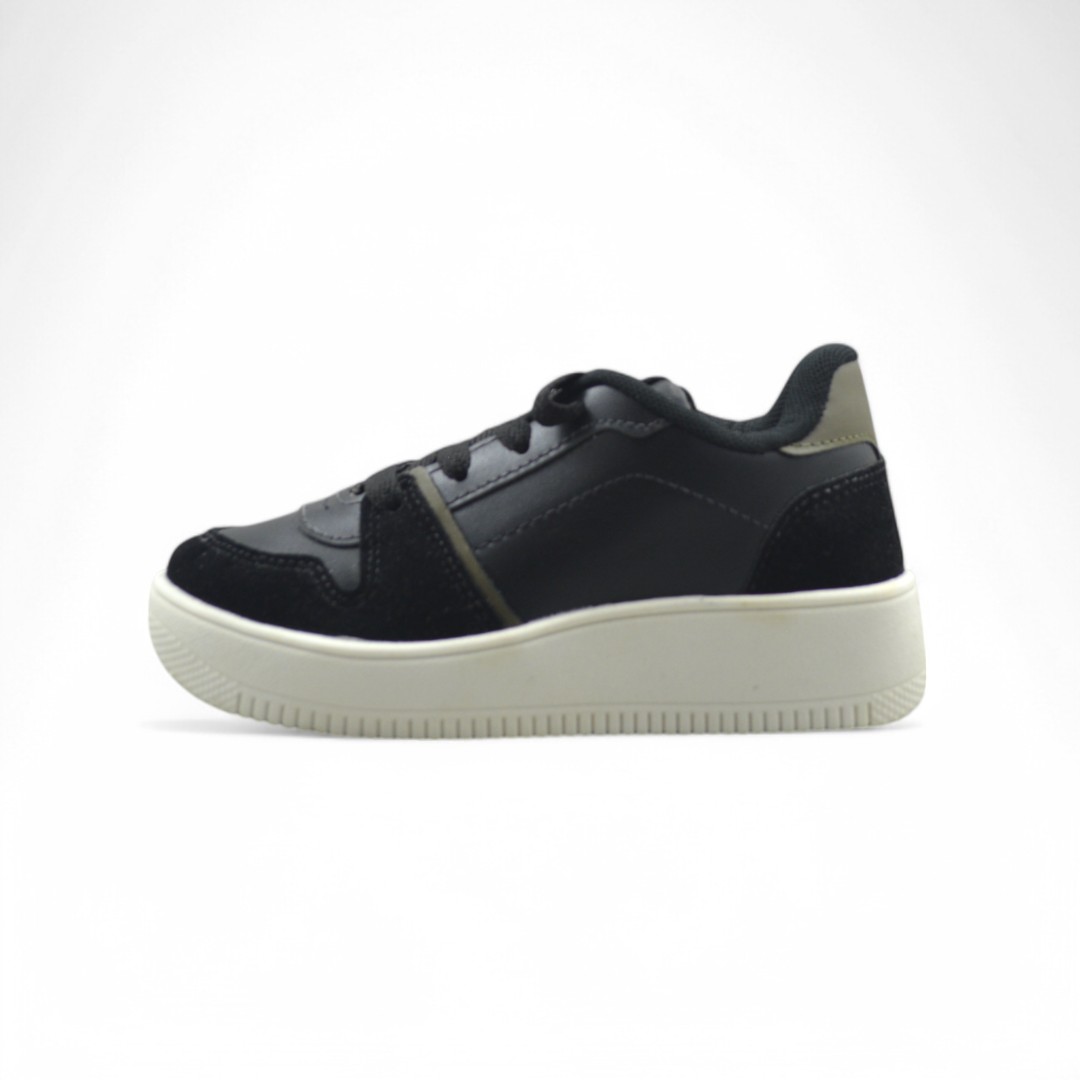 Articulo 2505<br>ZAPATILLA URBANA – HOST – 29/35<br>Color 158 NEGRO / VERDE <br> <span class='titulo_secundario' style='background-color:white;color:black;margin-top:7px; margin-bottom:0px;font-size:20px;'>Precio del Par</span>