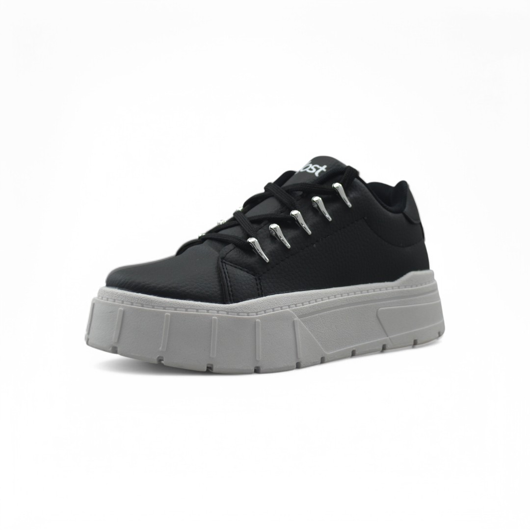 Articulo 2560<br>ZAPATILLA URBANA – HOST – 36/41<br>Color 001 NEGRO <br> <span class='titulo_secundario' style='background-color:white;color:black;margin-top:7px; margin-bottom:0px;font-size:20px;'>Precio del Par</span>
