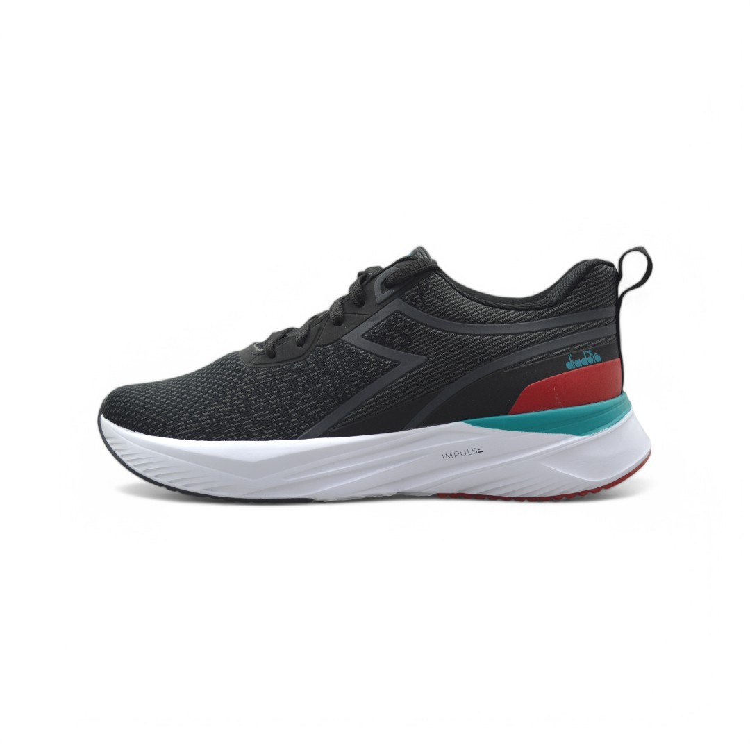 Articulo 2579<br>ZAPATILLA DEPORTIVA – DIADORA – 36/44<br>Color 158 NEGRO / VERDE <br> <span class='titulo_secundario' style='background-color:white;color:black;margin-top:7px; margin-bottom:0px;font-size:20px;'>Precio del Par</span>