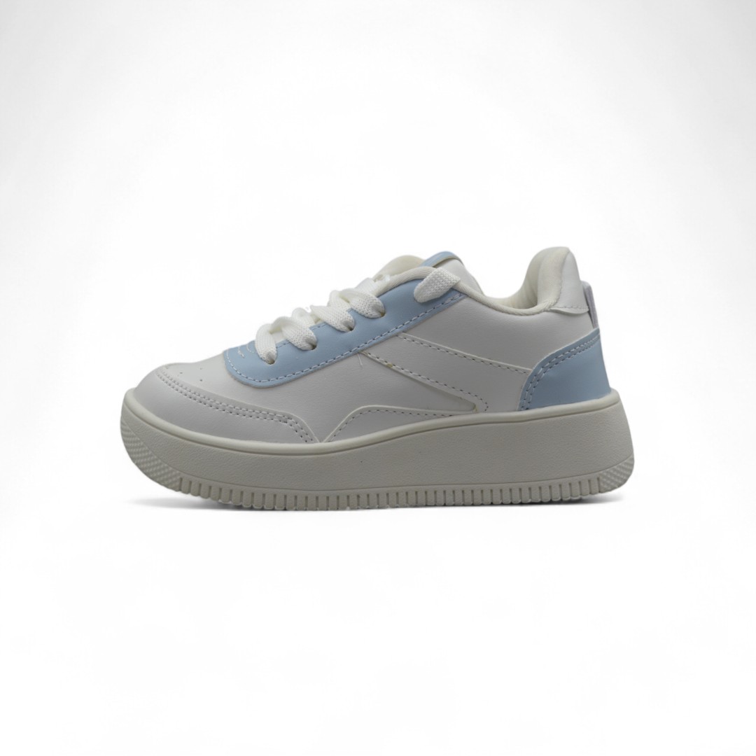 Articulo 2599<br>ZAPATILLA URBANA – HOST – 29/35 <br>Color 831 BLANCO / AZUL <br> <span class='titulo_secundario' style='background-color:white;color:black;margin-top:7px; margin-bottom:0px;font-size:20px;'>Precio del Par</span>