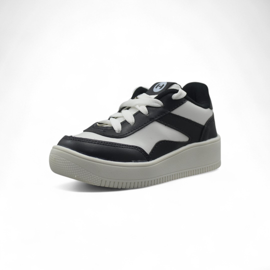 Articulo 2599<br>ZAPATILLA URBANA – HOST – 29/35 <br>Color 165 BLANCO/NEGRO <br> <span class='titulo_secundario' style='background-color:white;color:black;margin-top:7px; margin-bottom:0px;font-size:20px;'>Precio del Par</span>
