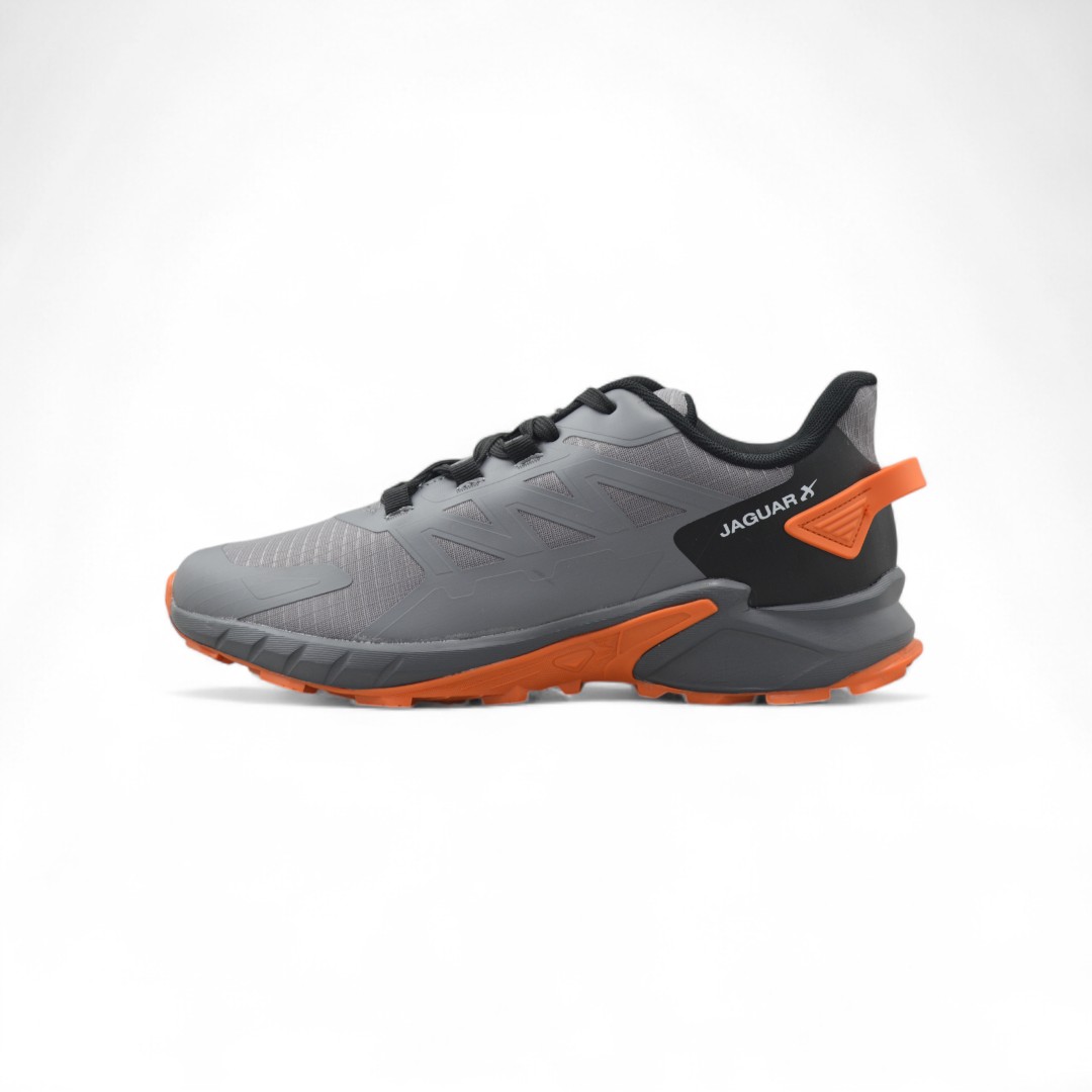  Articulo 2440<br>ZAPATILLA TREKKING – JAGUAR – 40/45<br>Color 01078 GRIS / NARANJA <br> <span class='titulo_secundario' style='background-color:white;color:black;margin-top:7px; margin-bottom:0px;font-size:20px;'>Precio del Par</span>