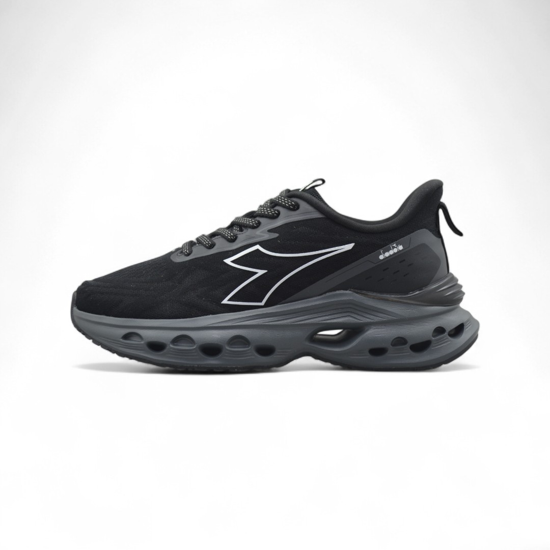 Articulo 2624<br>ZAPATILLA DEPORTIVA – DIADORA – 36/45<br>Color 001 NEGRO <br> <span class='titulo_secundario' style='background-color:white;color:black;margin-top:7px; margin-bottom:0px;font-size:20px;'>Precio del Par</span>