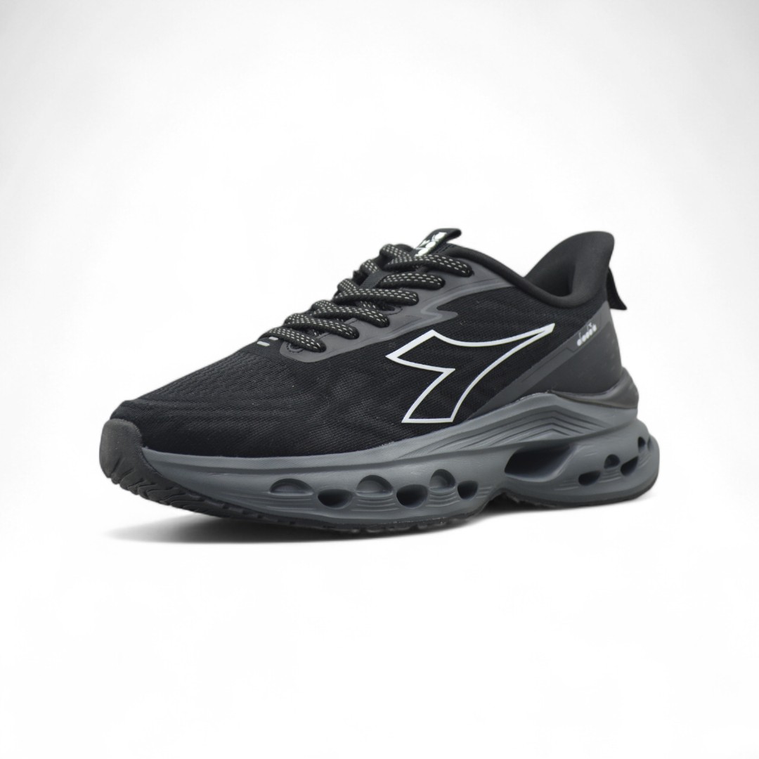 Articulo 2624<br>ZAPATILLA DEPORTIVA – DIADORA – 36/45<br>Color 001 NEGRO <br> <span class='titulo_secundario' style='background-color:white;color:black;margin-top:7px; margin-bottom:0px;font-size:20px;'>Precio del Par</span>