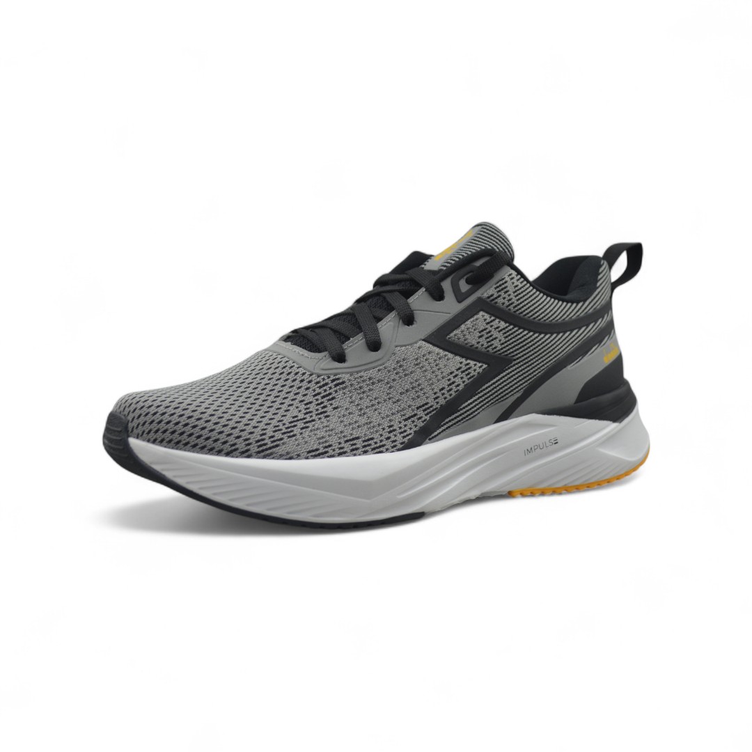 Articulo 2579<br>ZAPATILLA DEPORTIVA – DIADORA – 36/44<br>Color 01490 GRIS/NEGRO/NARANJA <br> <span class='titulo_secundario' style='background-color:white;color:black;margin-top:7px; margin-bottom:0px;font-size:20px;'>Precio del Par</span>
