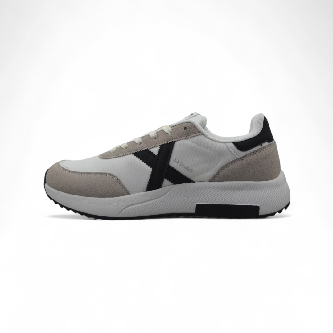Articulo 2631<br>ZAPATILLA DEPORTIVA – JAGUAR – 40/45 <br>Color 165 BLANCO/NEGRO <br> <span class='titulo_secundario' style='background-color:white;color:black;margin-top:7px; margin-bottom:0px;font-size:20px;'>Precio del Par</span>