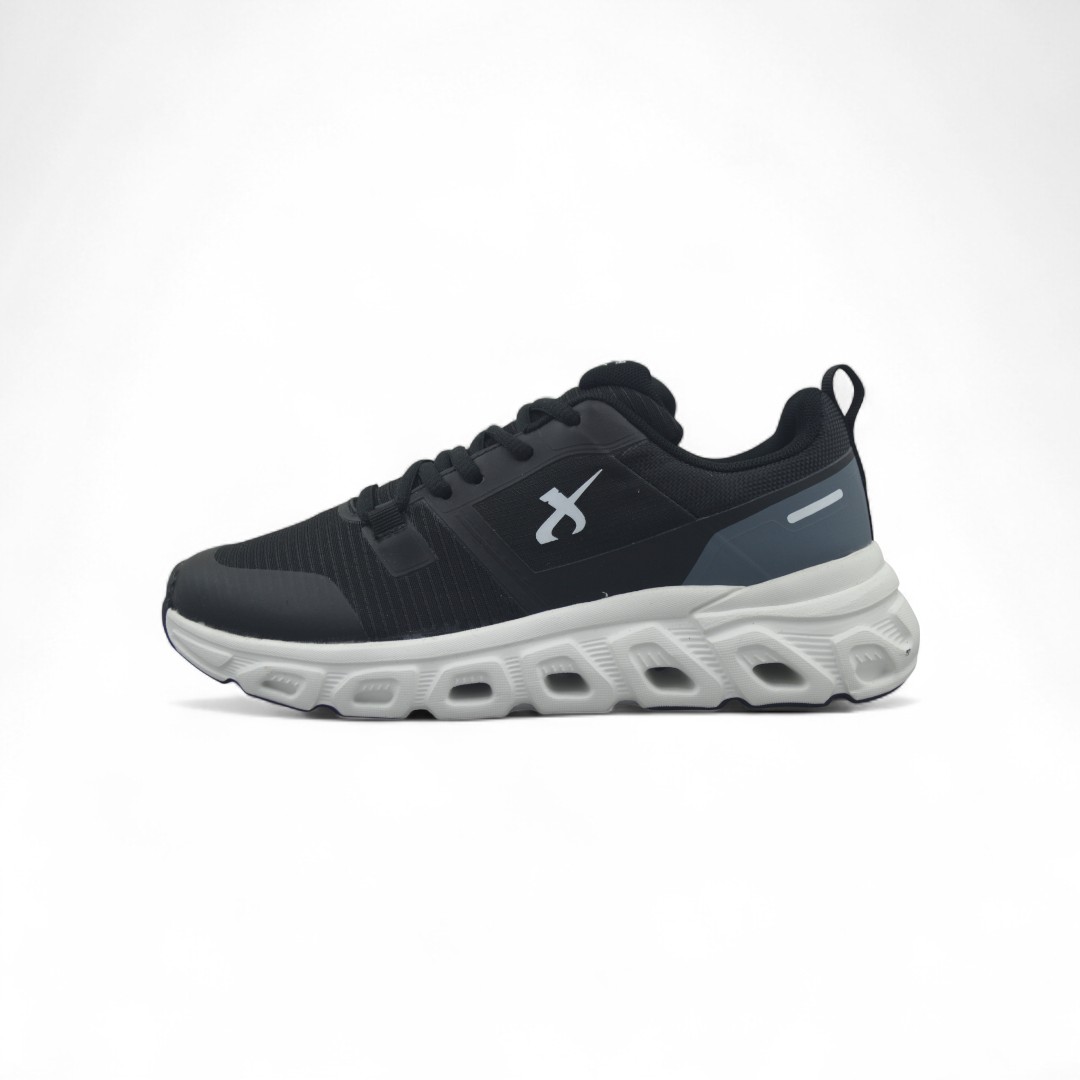 Articulo 2716<br>ZAPATILLA DEPORTIVA – JAGUAR – 35/40<br>Color 001 NEGRO <br> <span class='titulo_secundario' style='background-color:white;color:black;margin-top:7px; margin-bottom:0px;font-size:20px;'>Precio del Par</span>