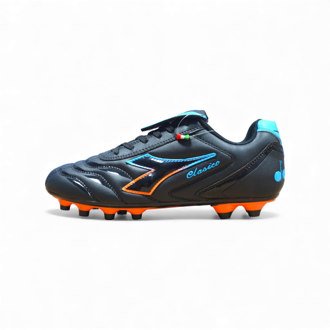  Articulo 58<br>BOTIN CAMPO – DIADORA – 36/45 <br>Color 01477 NEGRO/AZUL/NARANJA <br> <span class='titulo_secundario' style='background-color:white;color:black;margin-top:7px; margin-bottom:0px;font-size:20px;'>Precio del Par</span>