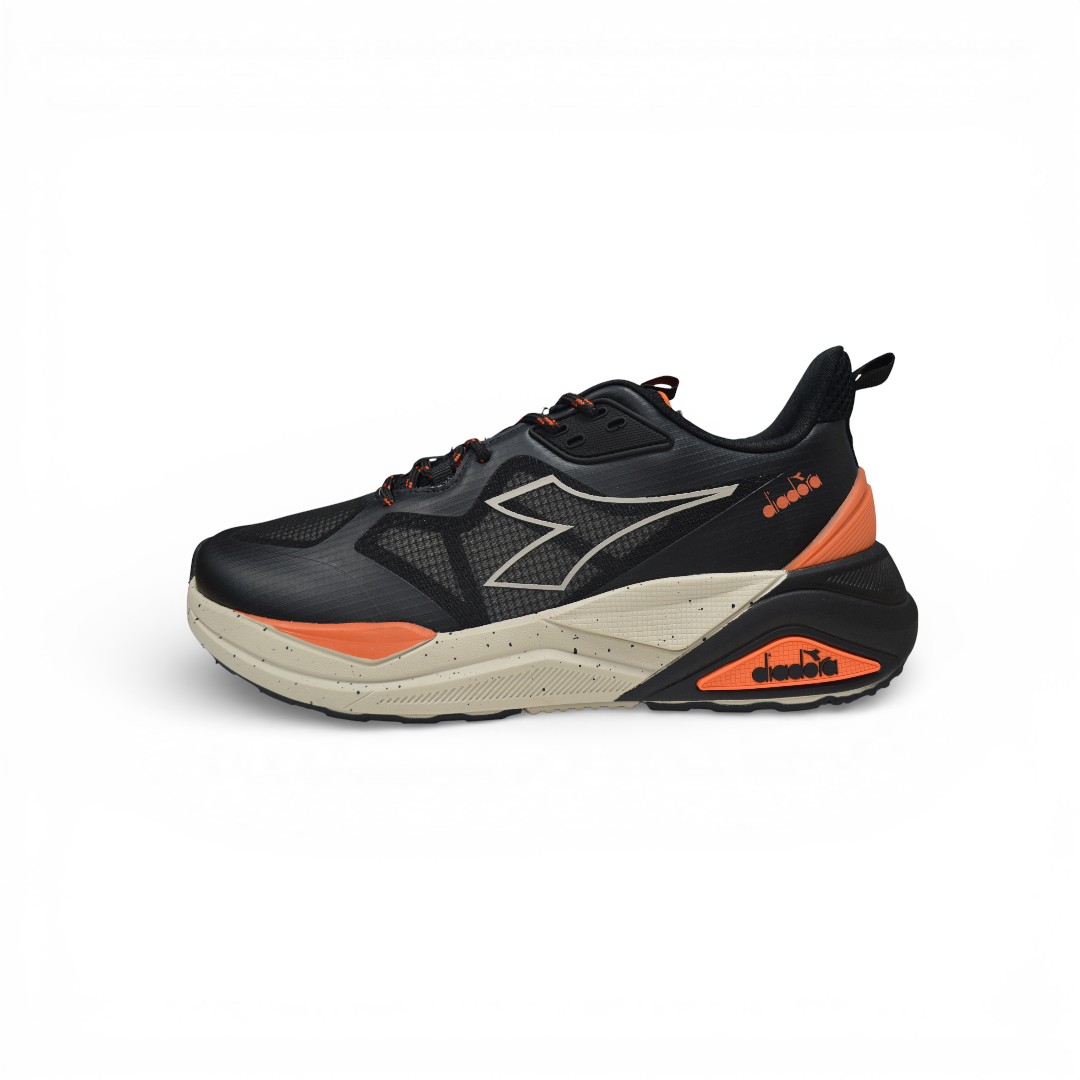 Articulo 2783<br>ZAPATILLA TREKKING – DIADORA – 39/45<br>Color 001 NEGRO <br> <span class='titulo_secundario' style='background-color:white;color:black;margin-top:7px; margin-bottom:0px;font-size:20px;'>Precio del Par</span>
