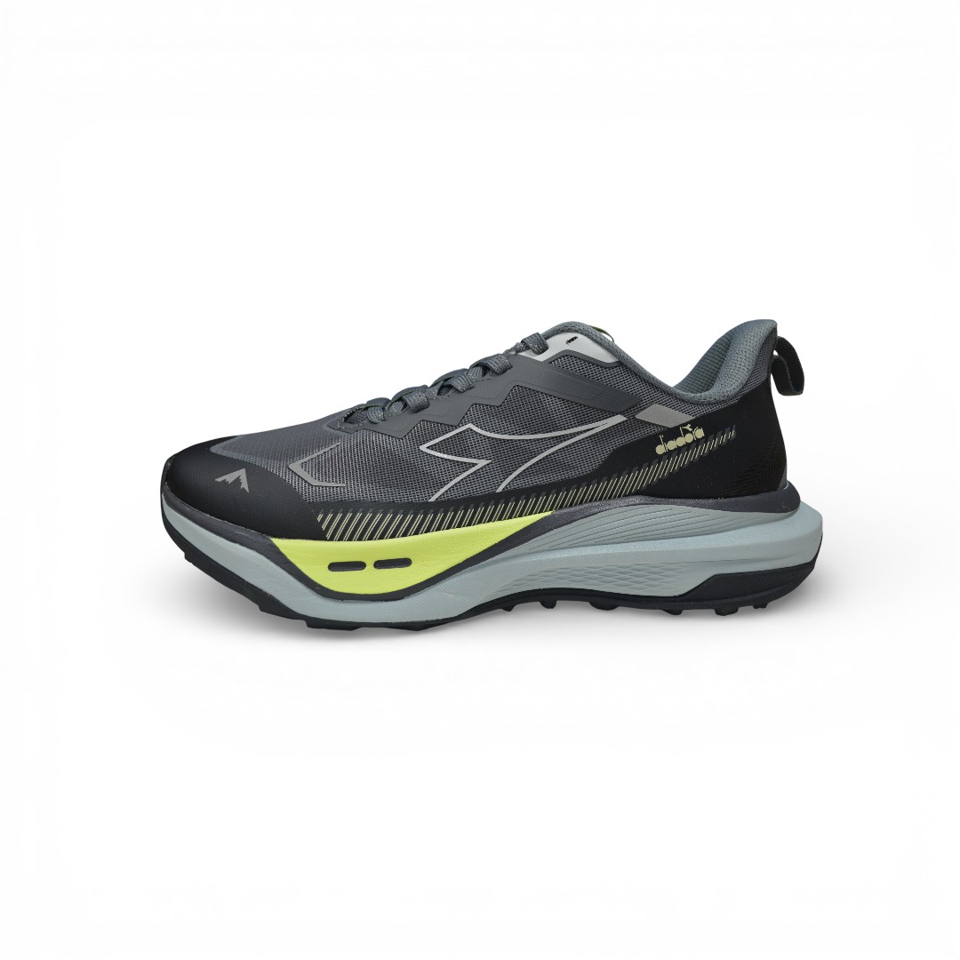 Articulo 2784<br>ZAPATILLA TREKKING – DIADORA – 39/45<br>Color 01450 GRIS / OSCURO <br> <span class='titulo_secundario' style='background-color:white;color:black;margin-top:7px; margin-bottom:0px;font-size:20px;'>Precio del Par</span>