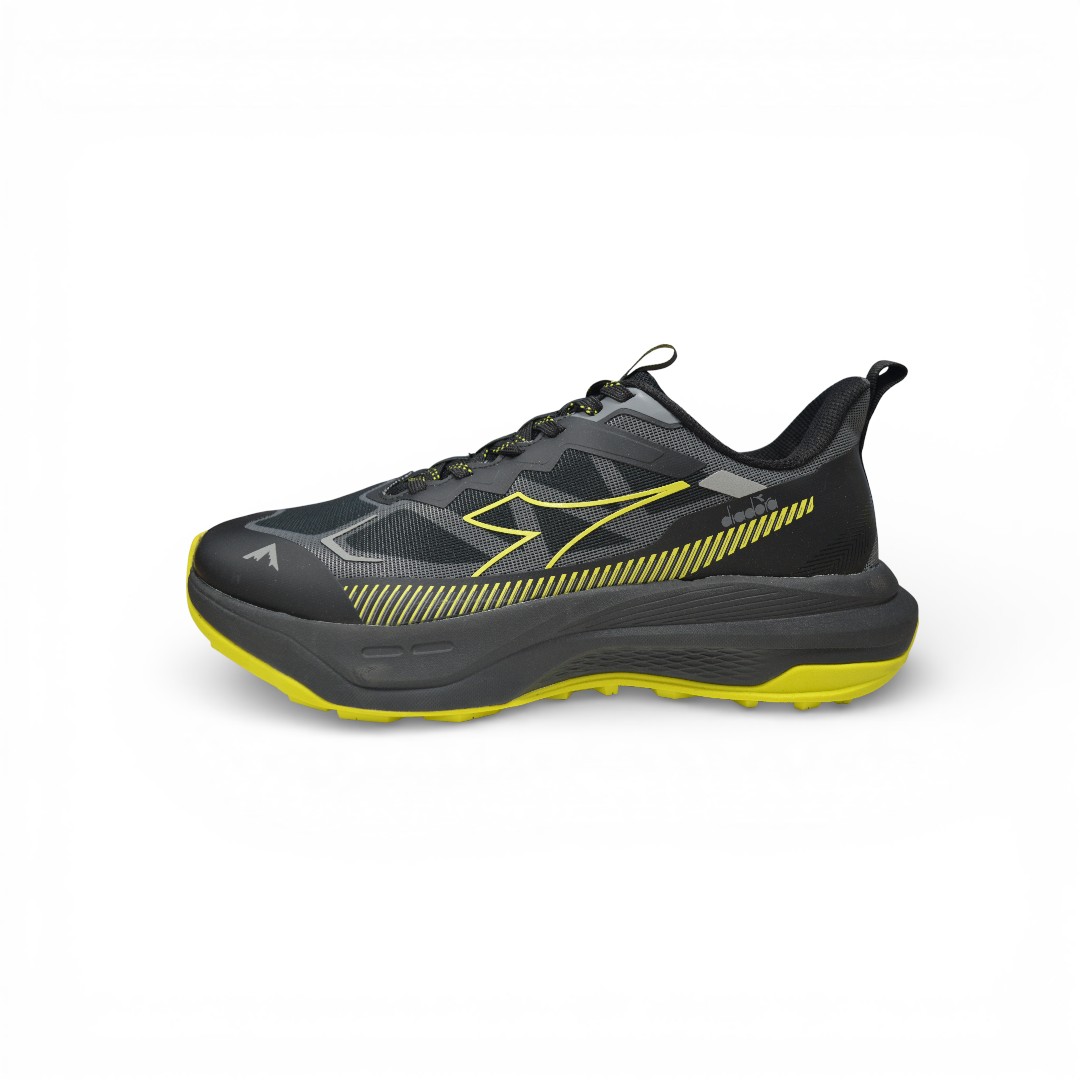 Articulo 2784<br>ZAPATILLA TREKKING – DIADORA – 39/45<br>Color 001 NEGRO <br> <span class='titulo_secundario' style='background-color:white;color:black;margin-top:7px; margin-bottom:0px;font-size:20px;'>Precio del Par</span>