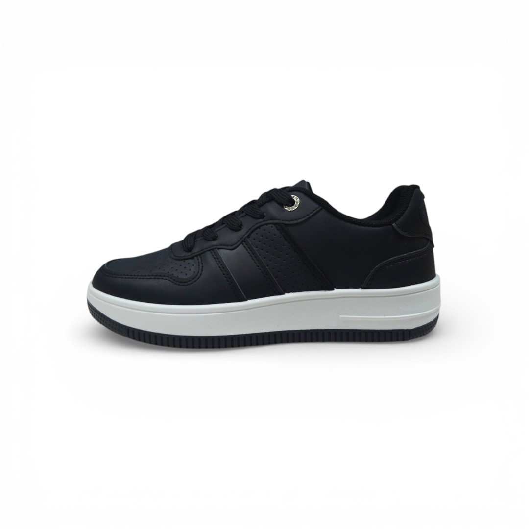  Articulo 2799<br>ZAPATILLA URBANA – WAKE – 35/40<br>Color 001 NEGRO <br> <span class='titulo_secundario' style='background-color:white;color:black;margin-top:7px; margin-bottom:0px;font-size:20px;'>Precio del Par</span>