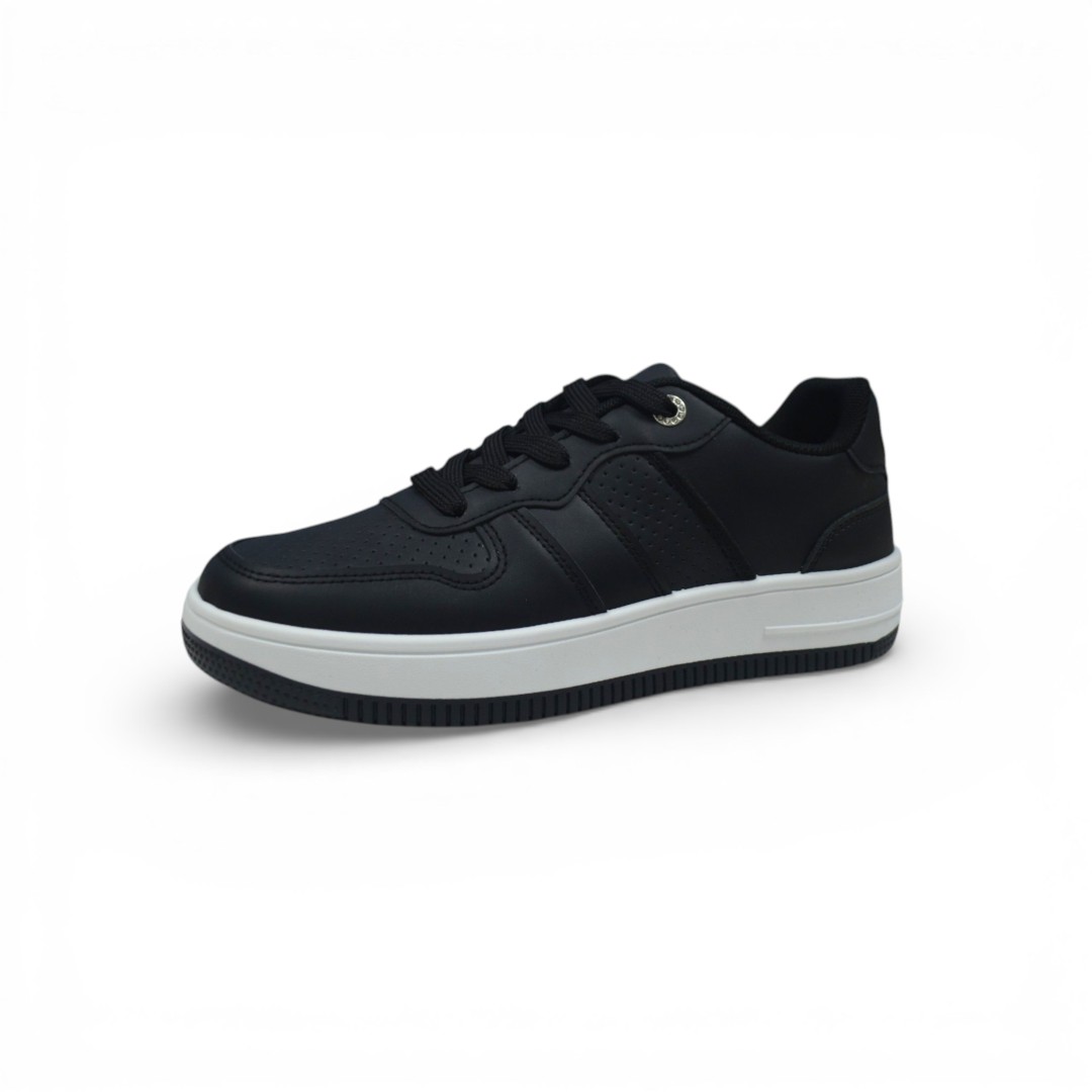  Articulo 2799<br>ZAPATILLA URBANA – WAKE – 35/40<br>Color 001 NEGRO <br> <span class='titulo_secundario' style='background-color:white;color:black;margin-top:7px; margin-bottom:0px;font-size:20px;'>Precio del Par</span>