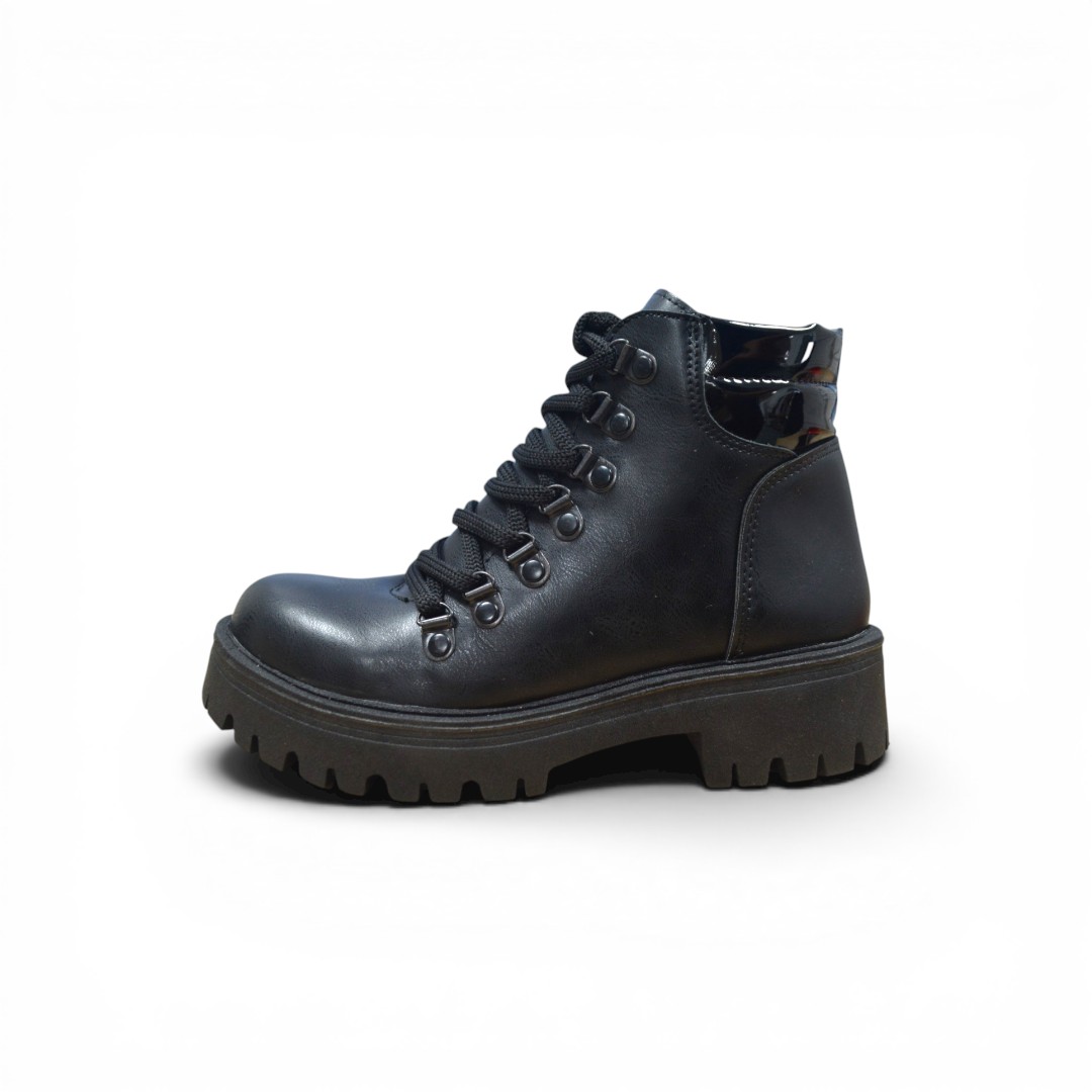 Articulo 2827<br>BORCEGO DAMA – LEIA – 35/40 <br>Color 001 NEGRO <br> <span class='titulo_secundario' style='background-color:white;color:black;margin-top:7px; margin-bottom:0px;font-size:20px;'>Precio del Par</span>