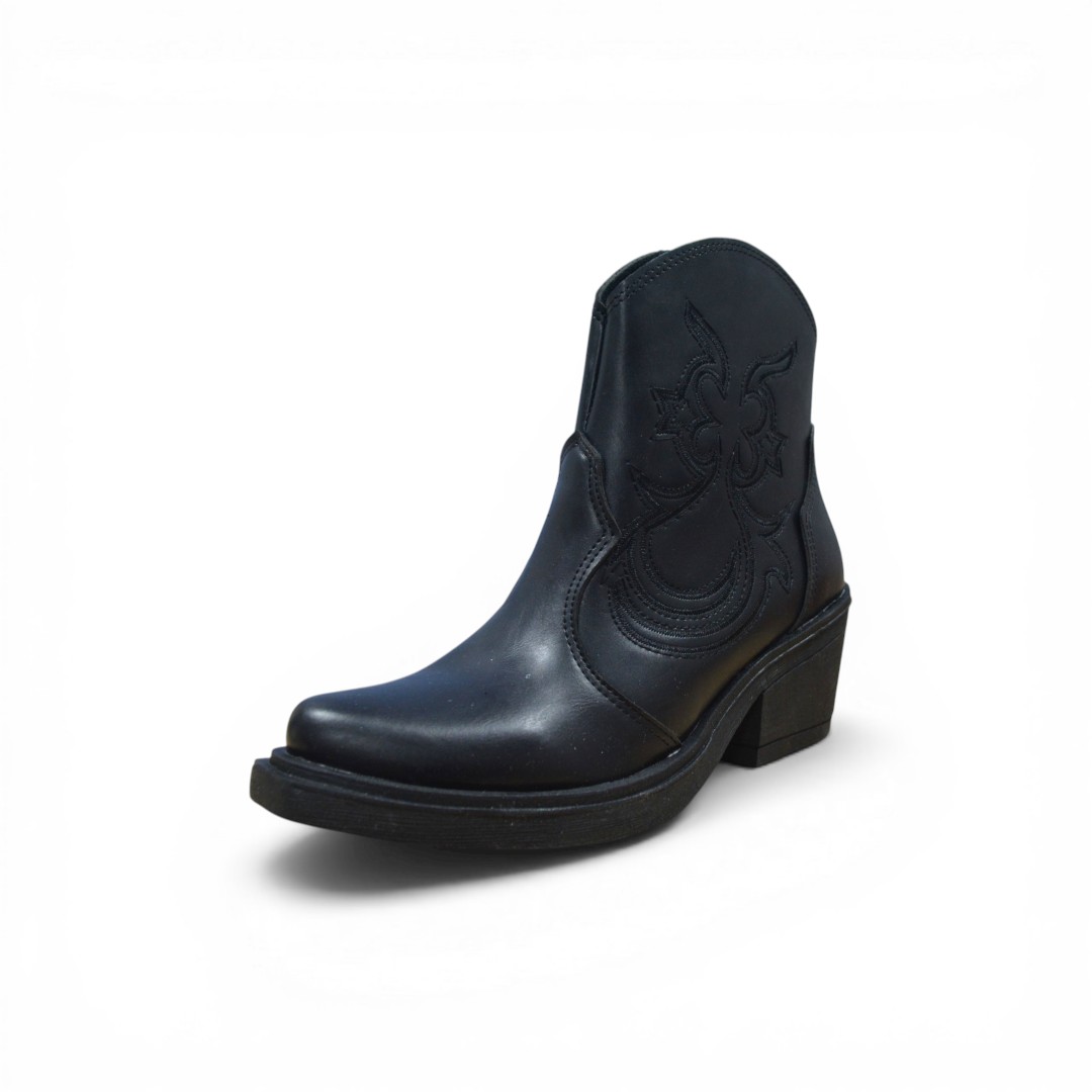 Articulo 2828<br>BOTA DAMA – ANGIES – 36/40<br>Color 001 NEGRO <br> <span class='titulo_secundario' style='background-color:white;color:black;margin-top:7px; margin-bottom:0px;font-size:20px;'>Precio del Par</span>