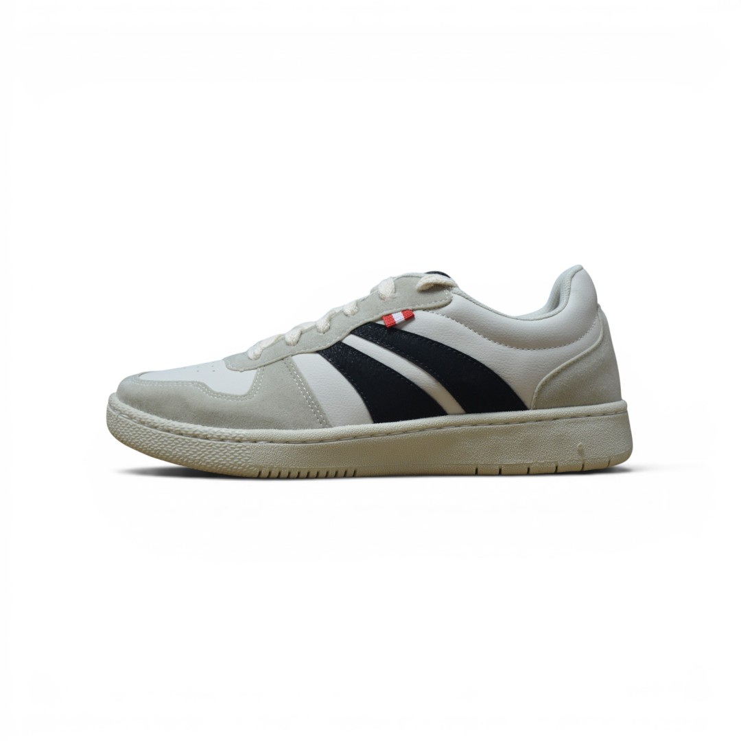 Articulo 2846<br>ZAPATILLA URBANA – BOATING – 39/45<br>Color 001148 OFF BLANCO/NEGRO <br> <span class='titulo_secundario' style='background-color:white;color:black;margin-top:7px; margin-bottom:0px;font-size:20px;'>Precio del Par</span>