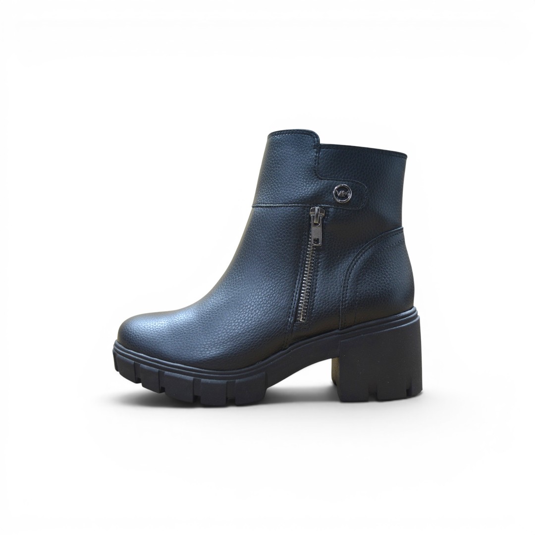  Articulo 2858<br>BOTA DAMA – VIA MARTE – 35/40<br>Color 001 NEGRO <br> <span class='titulo_secundario' style='background-color:white;color:black;margin-top:7px; margin-bottom:0px;font-size:20px;'>Precio del Par</span>