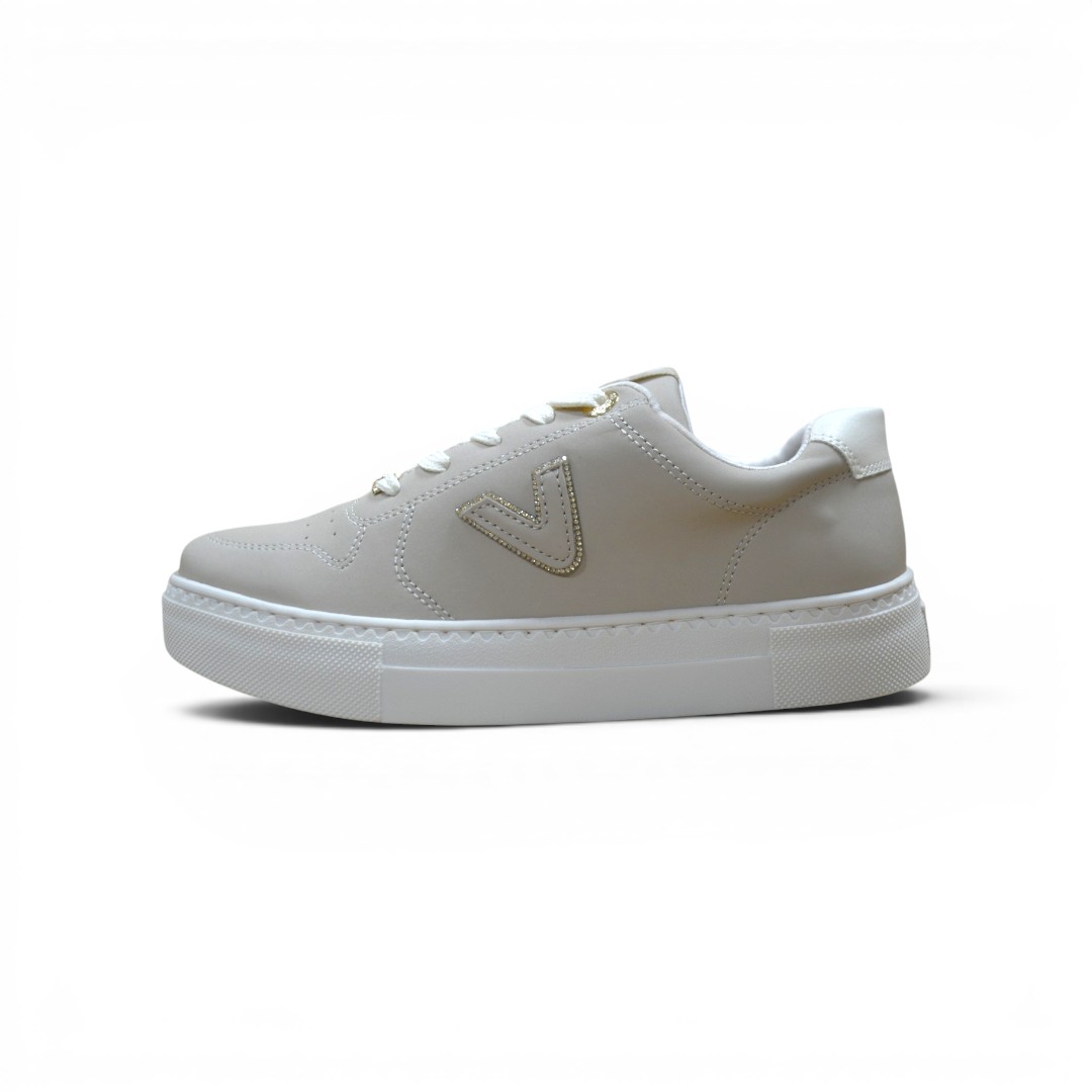  Articulo 2863<br>ZAPATILLA URBANA – VIA  MARTE – 35/40 <br>Color 00887 SAARA/MARFIL <br> <span class='titulo_secundario' style='background-color:white;color:black;margin-top:7px; margin-bottom:0px;font-size:20px;'>Precio del Par</span>