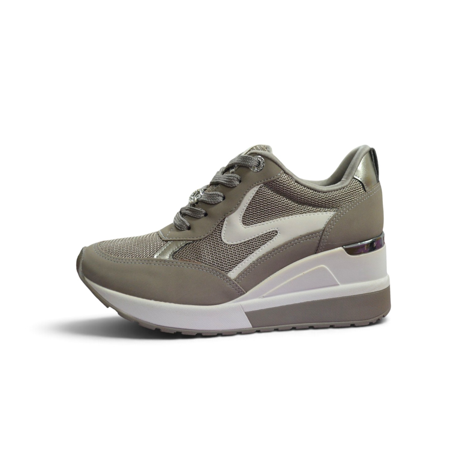 Articulo 2882<br>ZAPATILLA URBANA – VIA MARTE – 36/40<br>Color 01194 TAUPE <br> <span class='titulo_secundario' style='background-color:white;color:black;margin-top:7px; margin-bottom:0px;font-size:20px;'>Precio del Par</span>